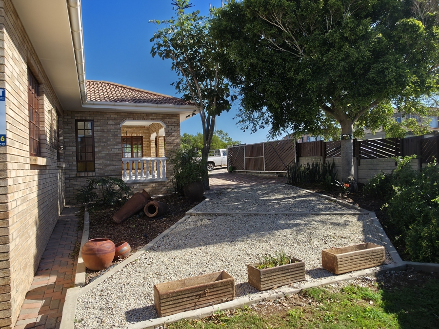 3 Bedroom Property for Sale in Wavecrest Eastern Cape